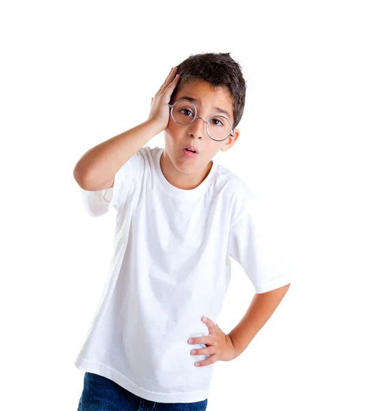 Barn nörd kid med glasögon och dumt uttryck — Stockfoto