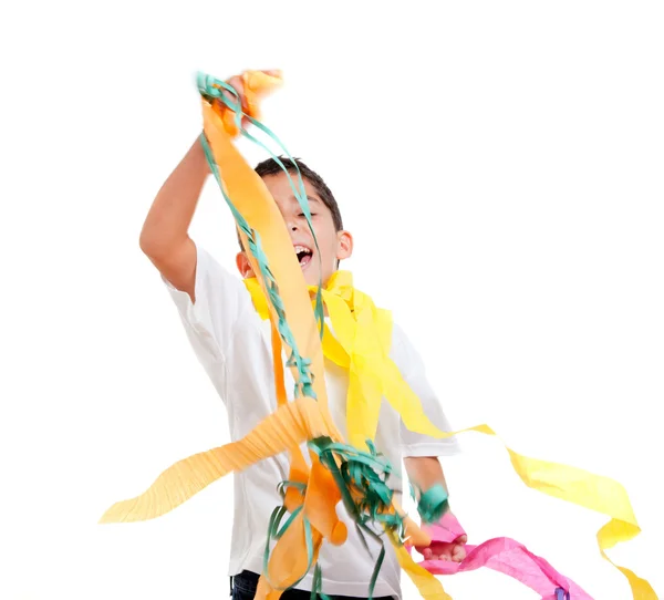 Enfant dans une fête avec du papier coloré salissant — Photo