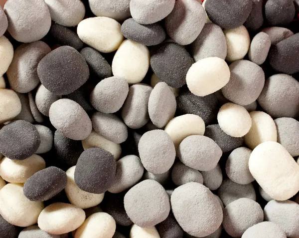 Espuma pedras rolantes falsos em branco e cinza — Fotografia de Stock