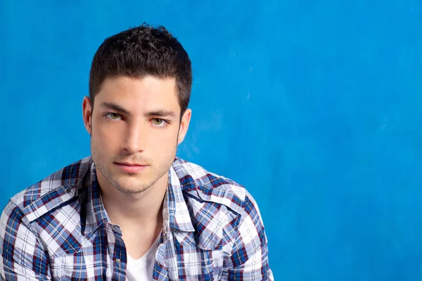 Joven guapo con camisa a cuadros en azul —  Fotos de Stock