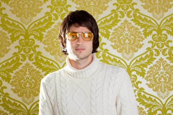 Ретро человек винтажные очки и водолазка свитер — стоковое фото