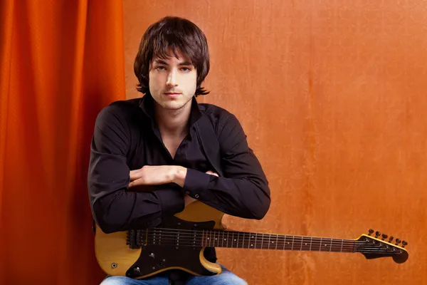 İngiliz indie pop rock bakmak genç müzisyen gitarist — Stok fotoğraf