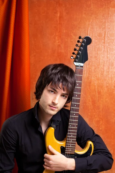 Britânico indie pop rock olhar músico jovem guitarrista — Fotografia de Stock