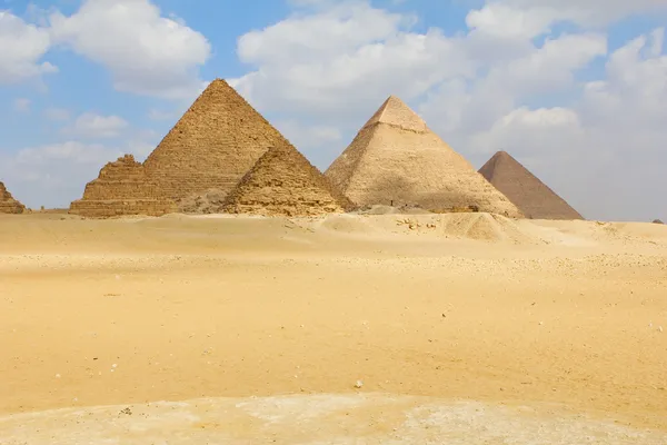 Pirâmides em Giza — Fotografia de Stock
