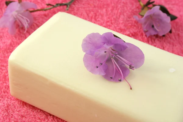 Květinové mýdlo — Stock fotografie