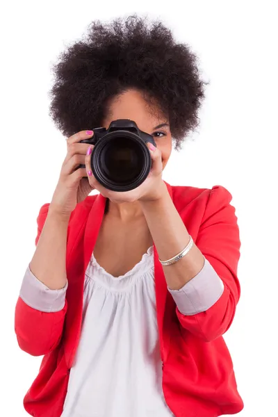 Ung afroamerikansk fotograf med kamera – stockfoto