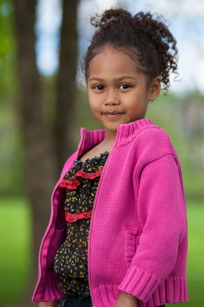 Portrét rozkošné holčičky Africké Asijské — Stock fotografie