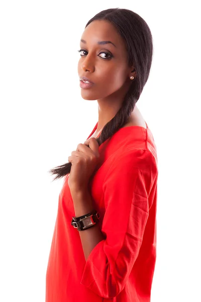 Hermosa joven mujer negra en vestido rojo — Foto de Stock