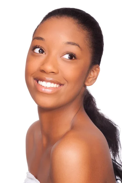 Mladá krásná Afričanka, izolovaných na bílém pozadí — Stock fotografie