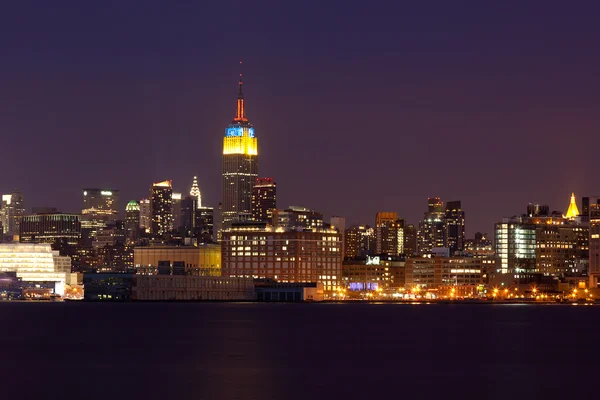 New york - manhattan siluetinin gece — Stok fotoğraf