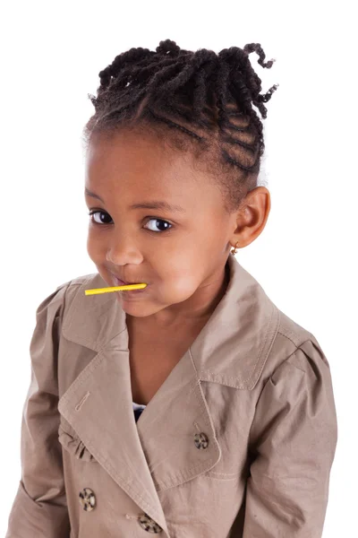 Porträtt av en söt liten afrikansk-amerikansk flicka med en slickepinne — Stockfoto
