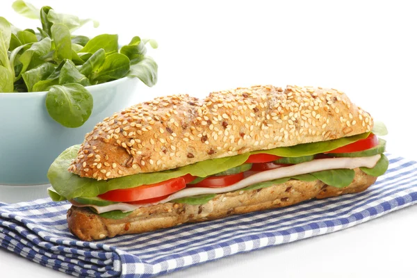 Сэндвич с ветчиной и швейцарской подводной лодкой на белом фоне — стоковое фото