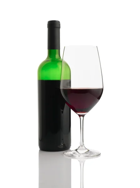 Μπουκάλι και ένα ποτήρι κόκκινο κρασί — Φωτογραφία Αρχείου