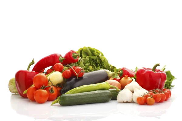Färgglada grönsaker arrangemang — Stockfoto