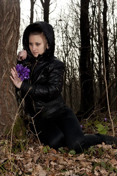 Girl with snowdrops — Stock Photo, Image