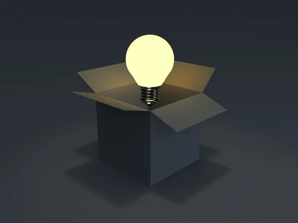 Светящаяся лампочка плавает над открытой картонной коробкой — стоковое фото
