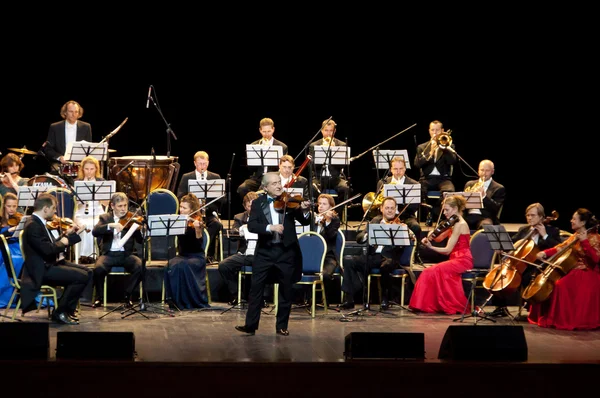 Пітер Гусом та Штраус фестивалю оркестр Відень — стокове фото
