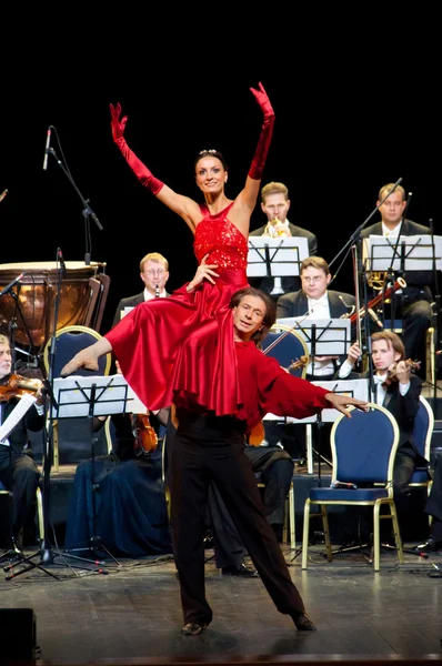 Dansçılar ve strauss festival Orkestrası Viyana — Stok fotoğraf
