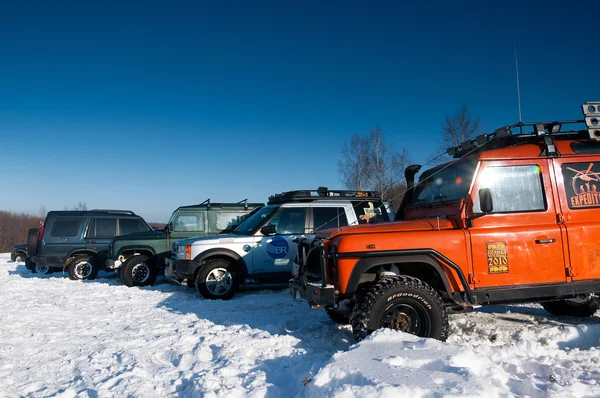 SUV på snø – stockfoto