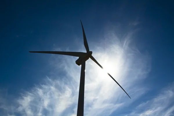 Moinhos de vento geradores de energia — Fotografia de Stock