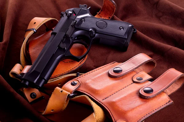 Pistola airsoft isolada — Fotografia de Stock