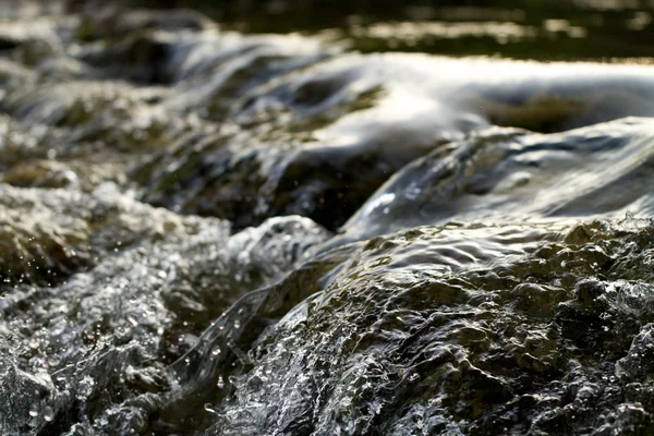 Snel stromende water — Stockfoto