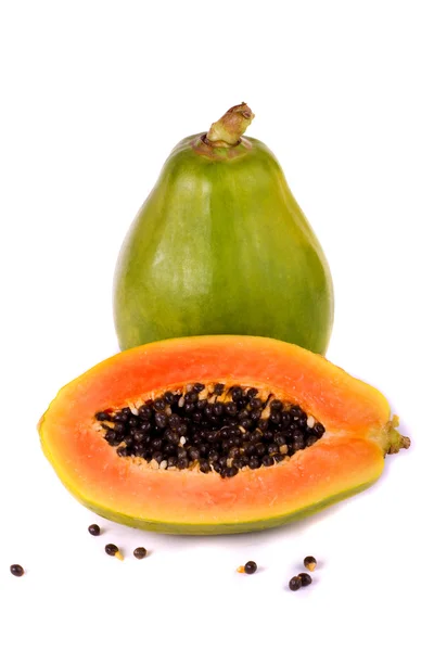 Плоды папайи на белом — стоковое фото