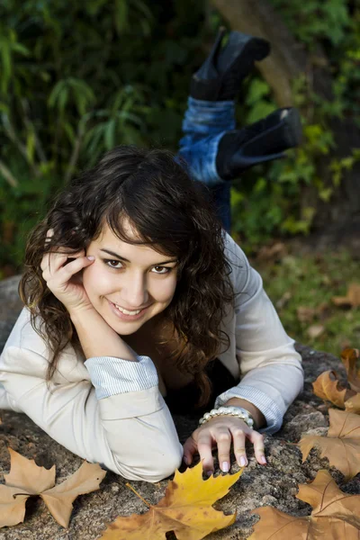 stock image Lies down on the rock