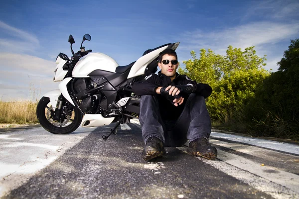一辆摩托车的男人 — 图库照片