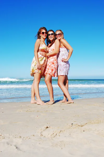 Krásné holky na pláži — Stock fotografie