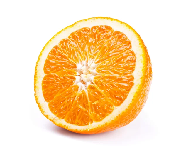Φρέσκο πορτοκάλι απομονωμένο σε λευκό — Φωτογραφία Αρχείου
