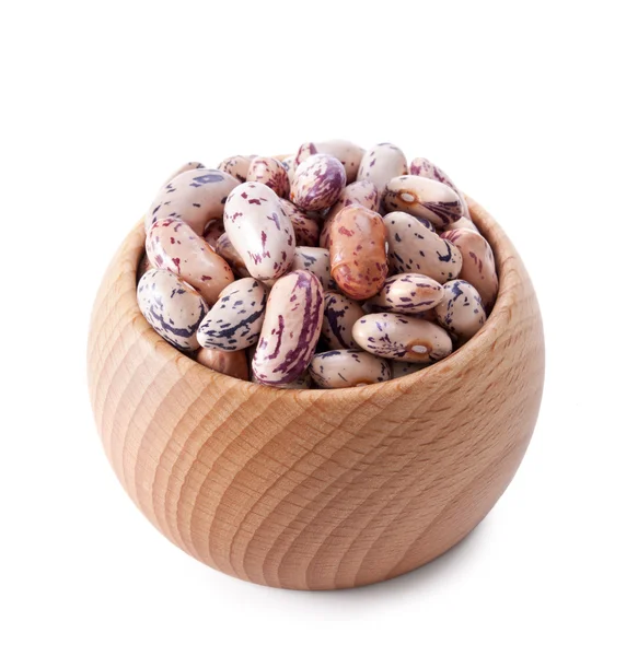 木製ボウル白で隔離される小さな豆の完全 — Φωτογραφία Αρχείου