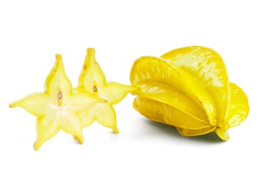 carambola üzerinde beyaz izole dilimleri ile