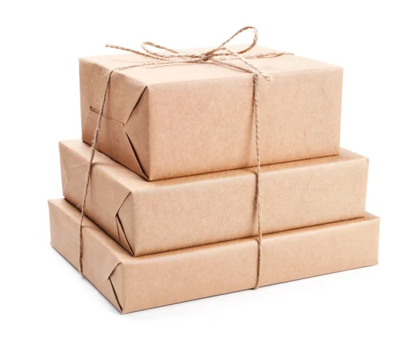 Pila de paquete envuelto con papel de embalaje marrón —  Fotos de Stock
