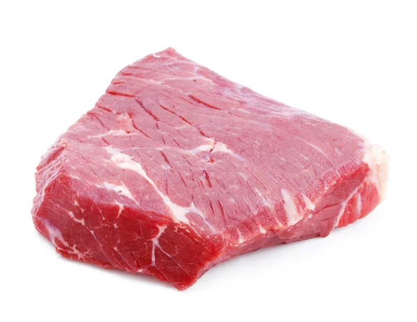 Obearbetat nötkött isolerat på vitt — Stockfoto