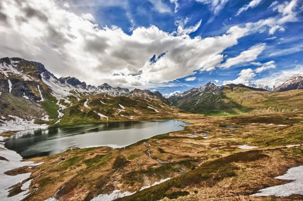 Dağlarda gün batımı — Stok fotoğraf