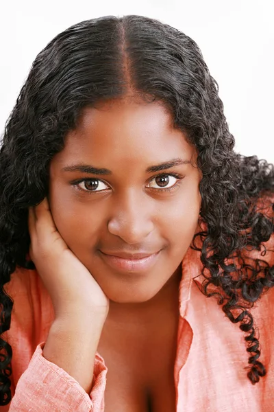 アフリカ系アメリカ人の 10 代の少女をクローズ アップ — ストック写真