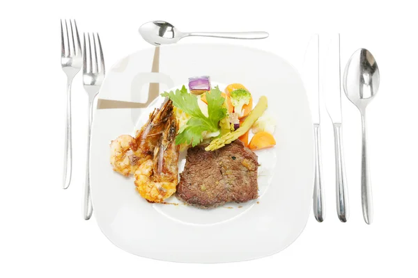 Grilled steak and shrimp served on mashed potatoes with vegetabl — Stock Photo, Image