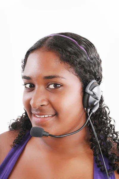 Uśmiechający się czarny klienta usługi i wsparcie kobiety sobie słuchawki — Zdjęcie stockowe