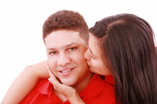 Jonge vrouw kuste haar vriendje — Stockfoto