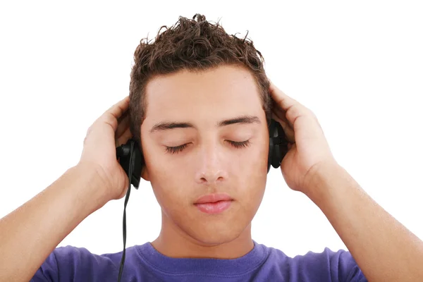 Хлопчик слухає музику, ізольований на білому — стокове фото