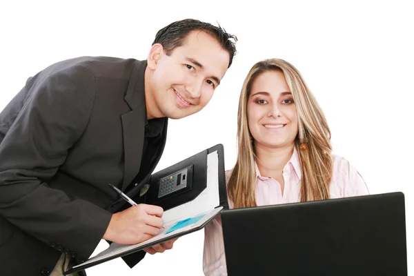 Negócios alegres trabalhando em um laptop durante uma reunião — Fotografia de Stock