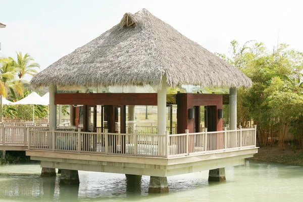 Schönes Haus über Mangroven bezugsfertig — Stockfoto