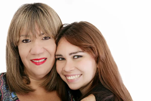Mutter mit Tochter blickt in die Kamera — Stockfoto