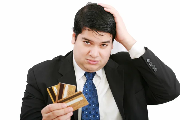 Boos beroofd man schitteren op zijn vele creditcards. — Stockfoto