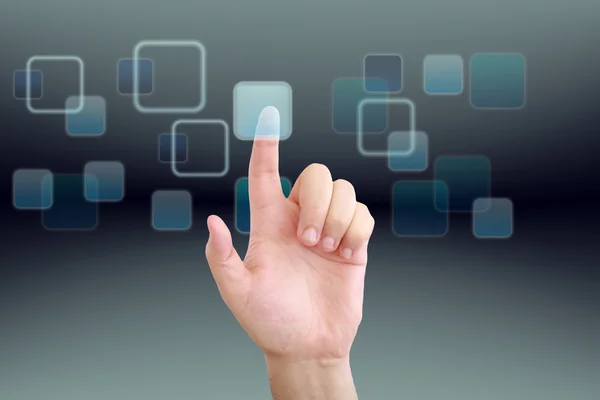 Hand drukken op een knop op een touch-screen interface — Stockfoto
