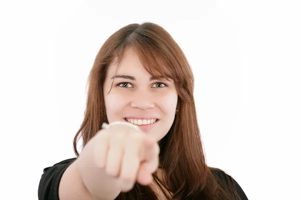 Retrato de uma jovem mulher de negócios sorrindo apontando para você. Isola — Fotografia de Stock