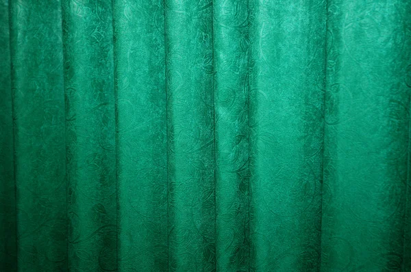 在绿色的窗帘上的花卉图案 — 图库照片