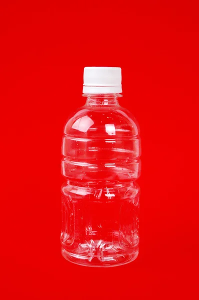 Küçük yeşil bir plastik şişe — Stok fotoğraf