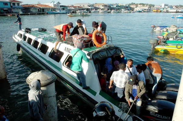 Activité au port de SDF Tarakan, Indonésie — Photo